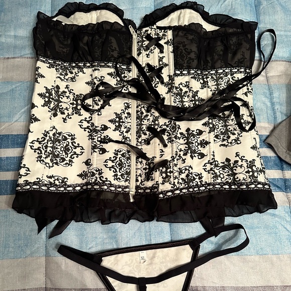 Corset with thong - Picture 2 of 4